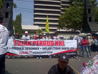 Harga BBM Naik, Buruh Sidoarjo Tuntut UMK 2015 Rp 2,8 Juta 