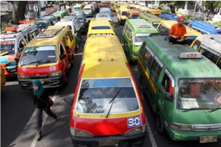Tarif Lama, Sopir Angkot di Medan Minta Tambahan Seikhlasnya
