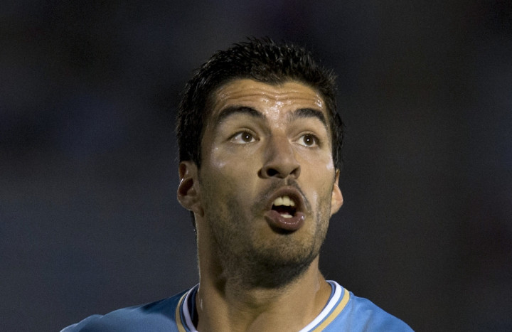 Dua Gol ke Gawang Inggris Puaskan Suarez