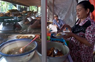 Ogah Naikkan Harga, Umar Pilih Kurangi Porsi