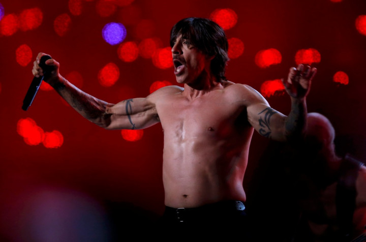 Vokalis RHCP Pertama Lakukan Seks dengan Pacar Ayahnya  