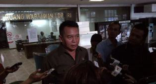 Bentrok Batam, Presiden Harus Panggil Panglima dan Kapolri