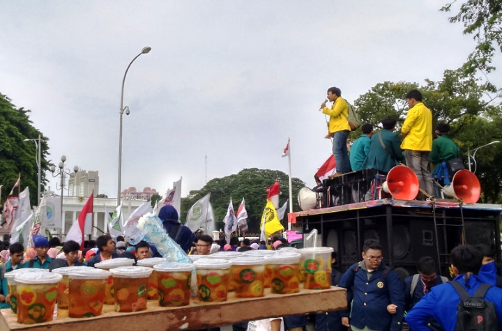 Massa Anti Kenaikan Harga BBM Sindir JK