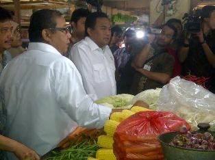 Mendag dan MenKop-UKM Tinjau Pasar Klender