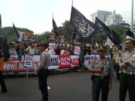 Tolak Kenaikan Harga BBM, Satu Anggota HTI Pingsan