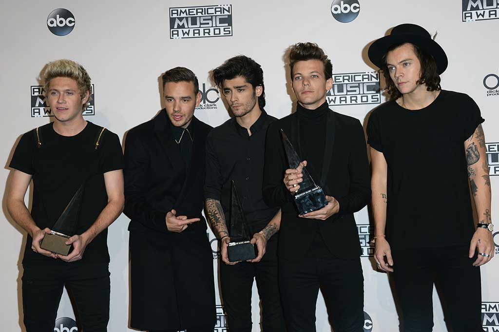 One Direction Sabet Penghargaan Artist Of The Year