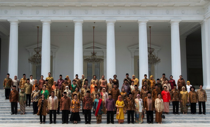 Jokowi Perintahkan Menteri Tunda Rapat dengan DPR 