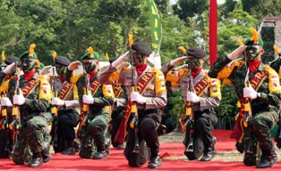Pengamat: TNI-Polri Konflik, Rakyat Jadi Korban