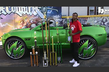 Chevrolet Camaro Berotot dengan Ban 32 Inci