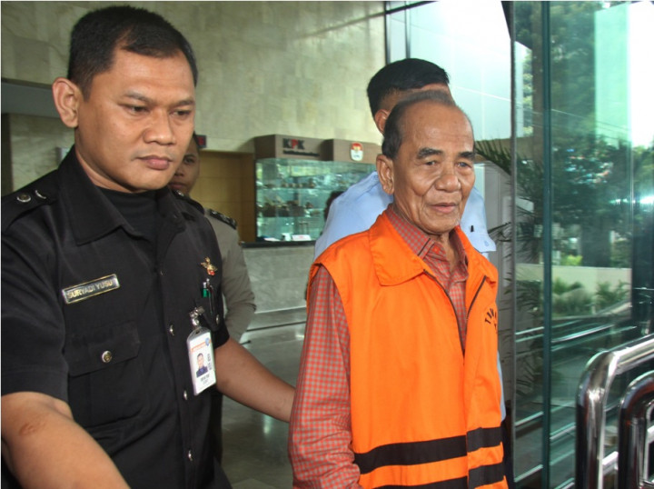 KPK Rekonstruksi Kasus Suap Annas Maamun di Riau