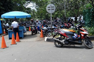 Imbas Pembatasan Sepeda Motor, Parkir IRTI belum Naikkan Tarif 