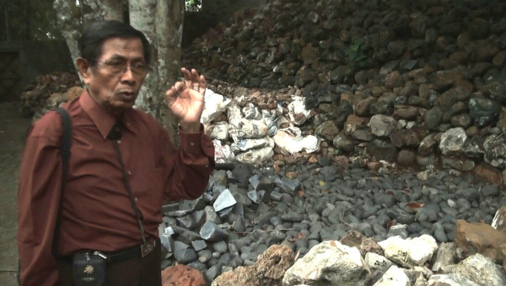 Sujatmiko Gigih Asah Pamor Batu Mulia 