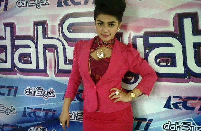 Ulfa Novita Bangga Dompleng Syahrini