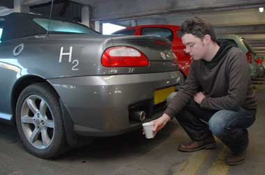 Air Pembuangan dari Knalpot Toyota Mirai Aman Diminum?