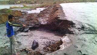 Tanggul Lumpur Lapindo Jebol, Dua Desa Terancam