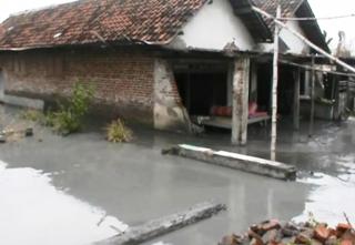 Titik 73 Jebol, Lumpur Lapindo Meluber ke Rumah Warga 