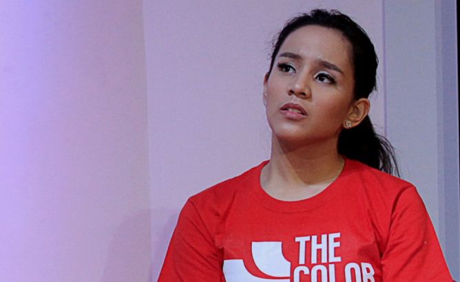 Angel Rela Jadi Badut di NTT