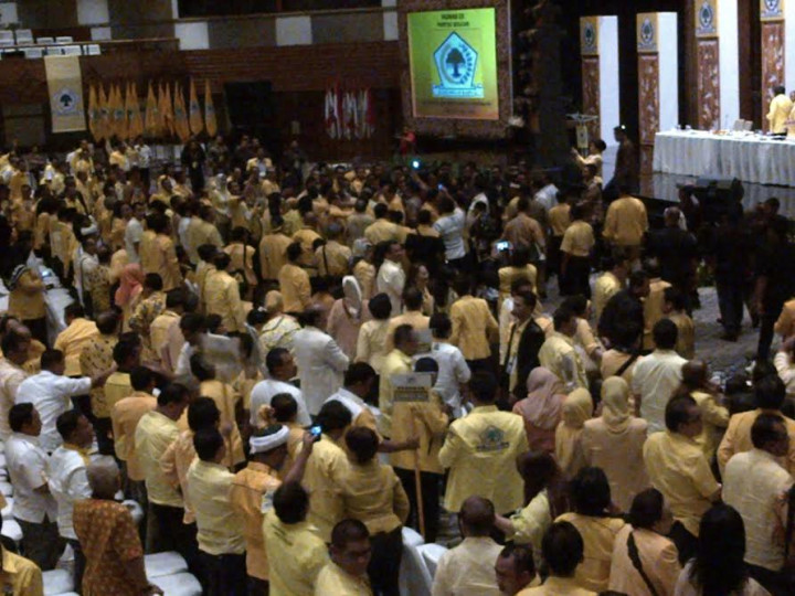 Ical jadi Ketum, Peserta Munas Golkar Rebutan Salaman