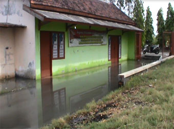 Lumpur Meluber, Kantor Desa Kedungbendo Tutup