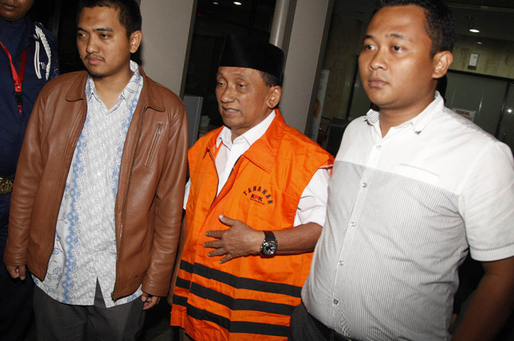 KPK Geledah dan Sita Rumah Fuad Amin di Bangkalan