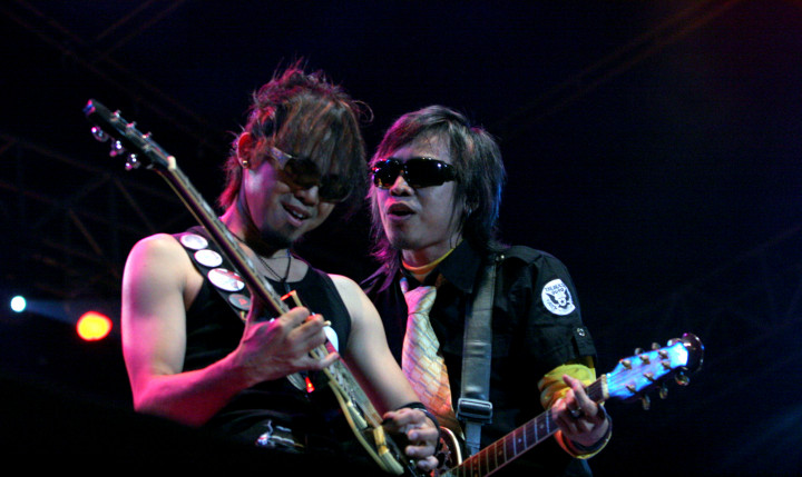 4 Vokalis Band Indonesia Paling Sensasional  