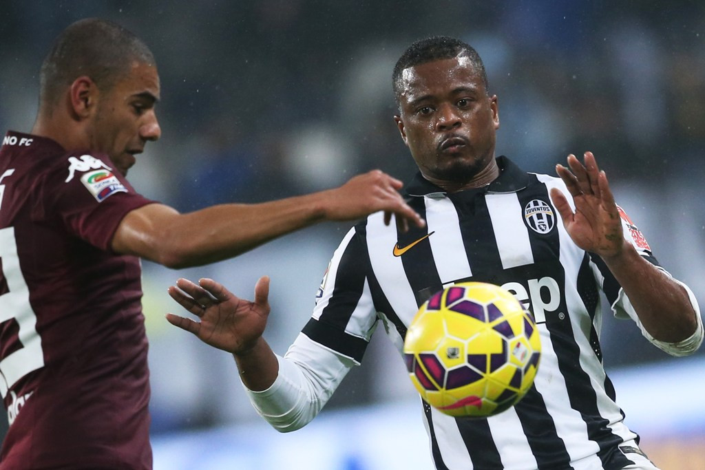 Patrice Evra saat Juventus berhadapan dengan Torino di Serie A (Foto: AFP PHOTO / MARCO BERTORELLO)
