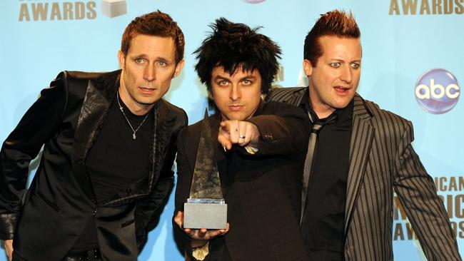 Gitaris Green Day Derita Kanker Tonsil