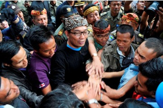 Pos Satpol PP Dirusak dan Ditempeli Stiker Bergambar Ridwan Kamil