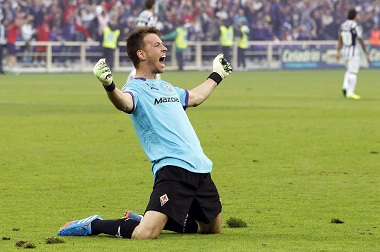 Disodorkan Kontrak Baru, Kiper Fiorentina Masih Galau