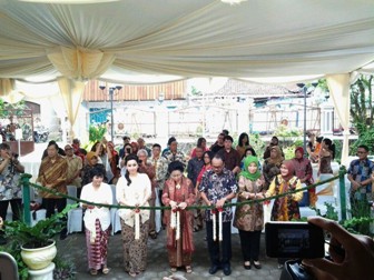 Roemah Martha Tilaar, Persembahan dari Gombong  