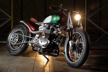 Kru Triumph Garap Bonneville jadi Bobber 