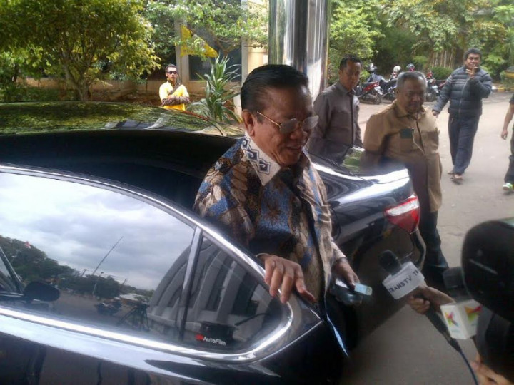 Agung Laksono: Kami tidak Melarang Kubu Ical ke DPP Golkar