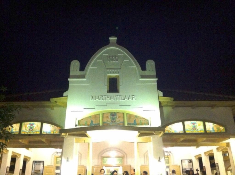 Roemah Martha Tilaar saat malam hari