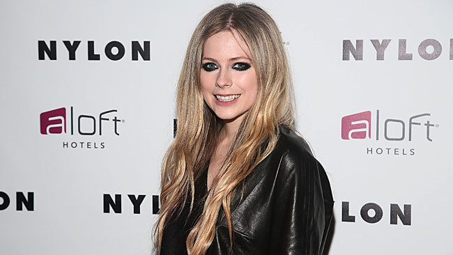 Avril Lavigne Derita Penyakit Misterius