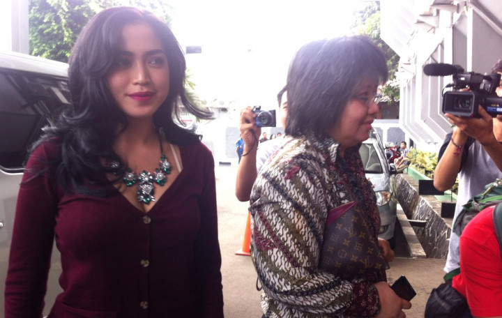 3 Kali Ludwig Biarkan Jessica Iskandar Terkatung-katung