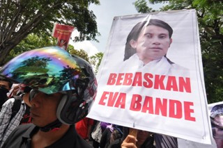 Grasi untuk Eva Bande Kewajiban Jokowi