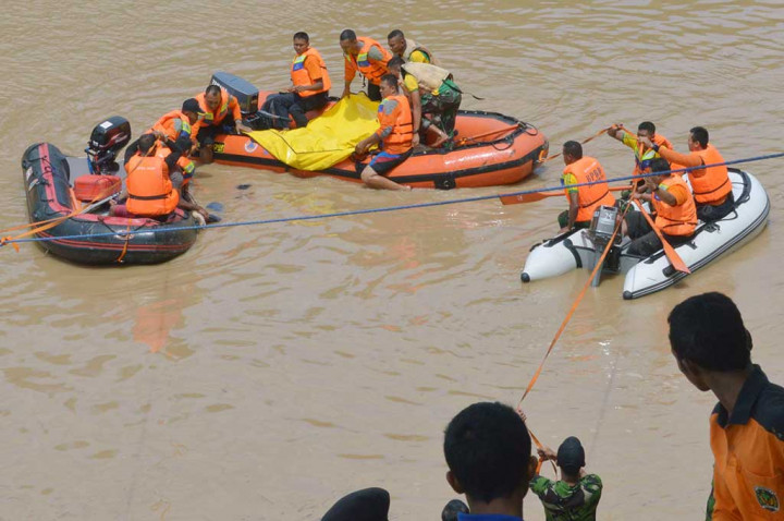Tiga Santri Tewas Tenggelam di Sungai Bengawan Madiun