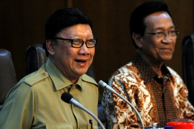 Mendagri Minta Gratiskan Pembuatan KTP dan 1 Jam Selesai 