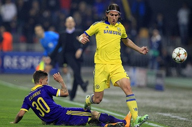 Filipe Luis Menghindari Atletico Madrid