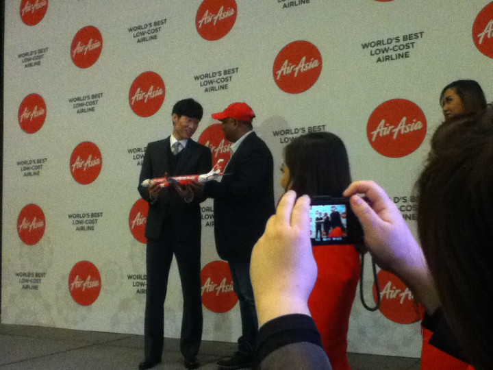 Diajak Bisnis, Park Ji Sung Susah Tolak Tawaran Bos AirAsia