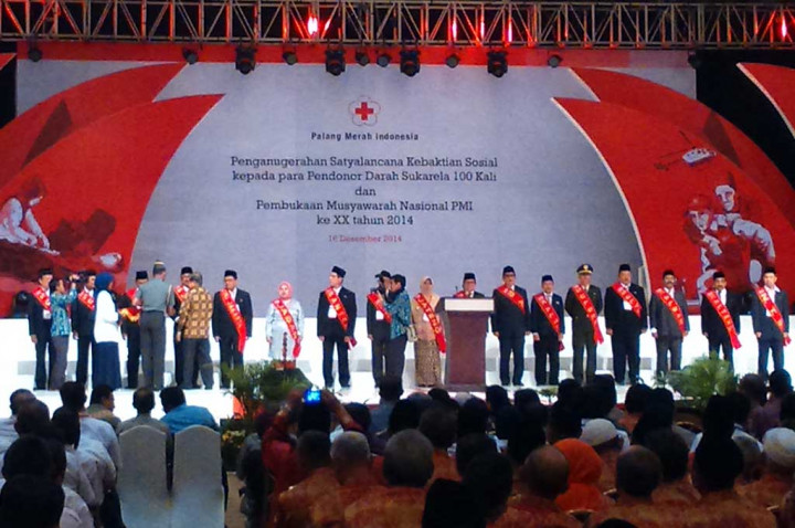 JK Berikan Satyalencana Kebaktian Sosial kepada 864 Pendonor Darah