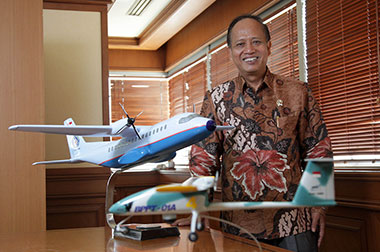  Kemenristek Dikti Berikan Anugerah Pusat Unggulan Iptek 2014