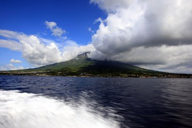 Gunung Gamalama Meletus, Warga Panik 