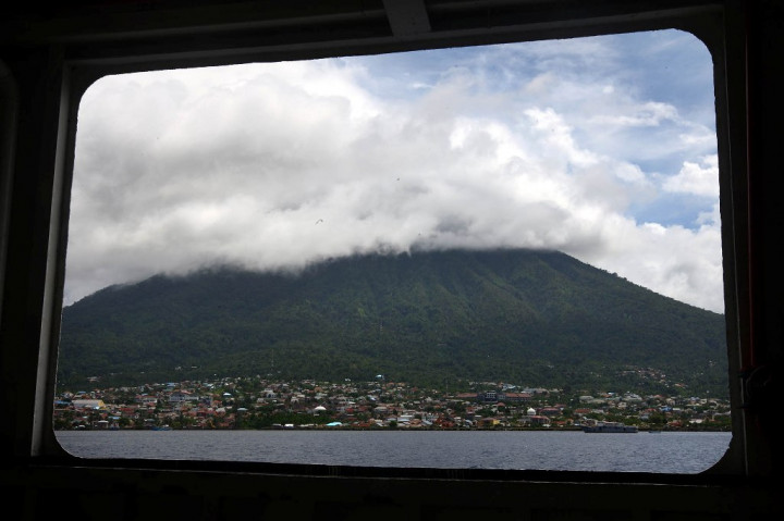 Penutupan Bandara Babullah Ternate Dilanjutkan