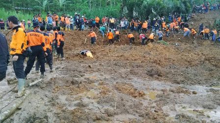 Evakuasi Korban Longsor Banjarnegara Dihentikan Minggu Siang