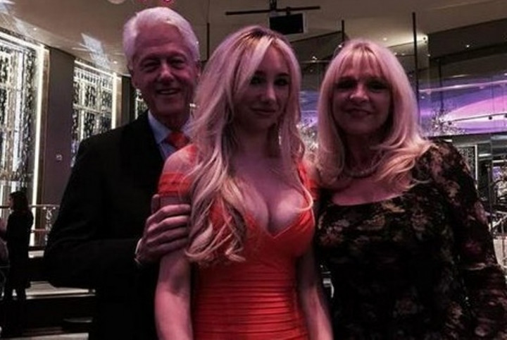 Foto Mesra Bill Clinton Beredar, Warga Heboh