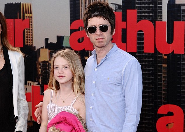 Noel Gallagher Permalukan Putrinya di Depan Harry Styles