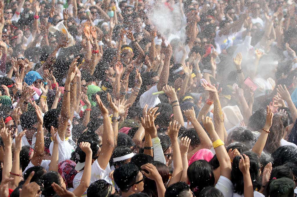Ribuan Peserta Ikuti Medan Color Run Holi Water