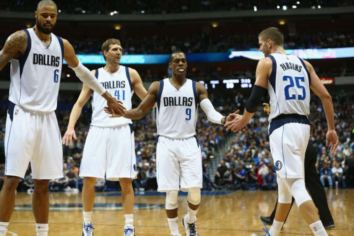 Ronjo Debut, Mavericks Hajar Spurs