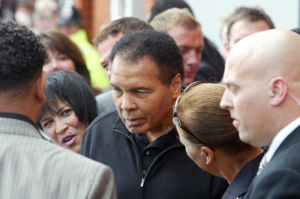 Muhammad Ali Derita Radang Paru